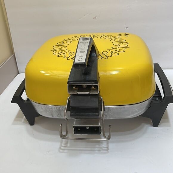 VINTAGE‎ 70s HOOVER STAINLESS STEEL YELLOW FRY PAN WITH BROILER LID - Picture 3 of 16